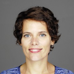  Léna Sersiron, Associéé, Baker & McKenzie