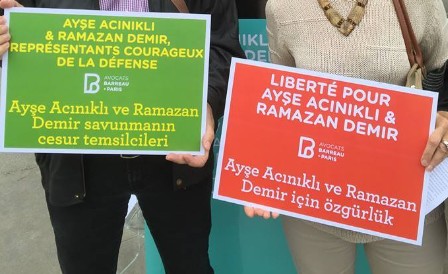 Ramazan Demir Ayse Acinikli pancartes