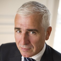 Jean Marc Sánchez, Associé, Carakters